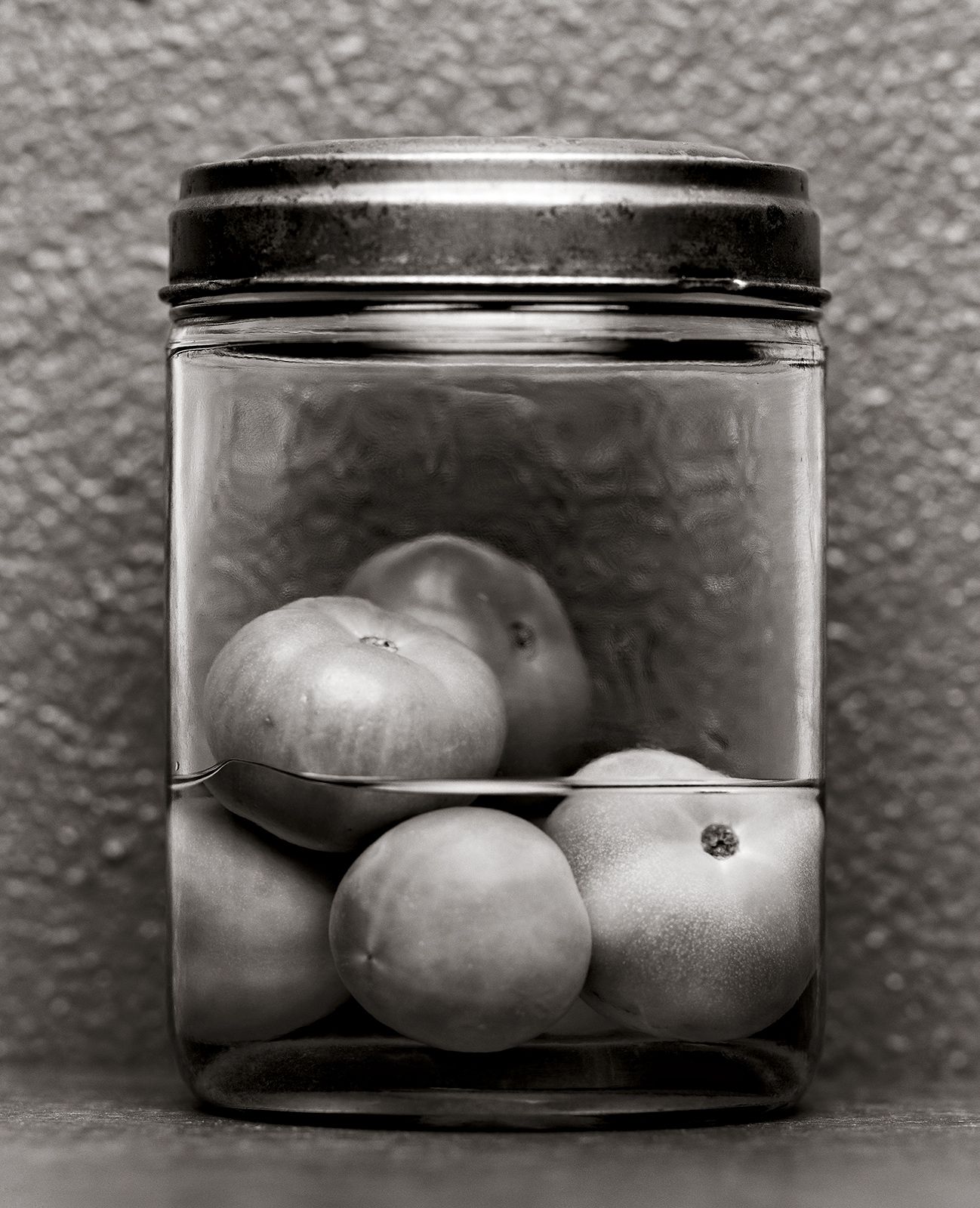 S/W STILLLEBEN / TOMATEN-EINGELEGT